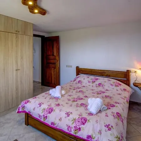 Pileas Pinakates-milies-vizitsa شقة Pinakátai