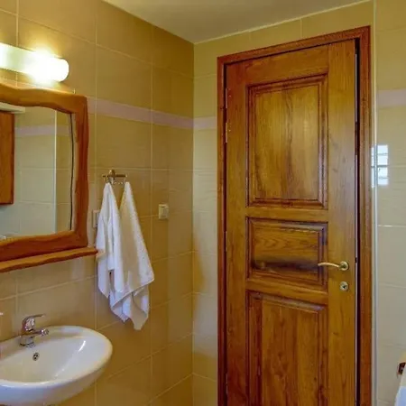 Pileas Pinakates-milies-vizitsa * Pinakátai