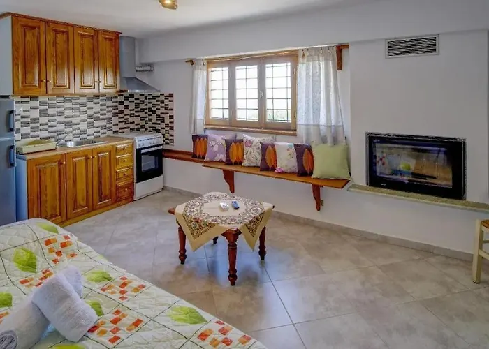 Apartment Pileas Pinakates-milies-vizitsa *